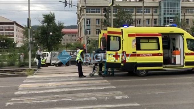 В Улан-Удэ женщина, которую сбил трамвай, скончалась по дороге в больницу