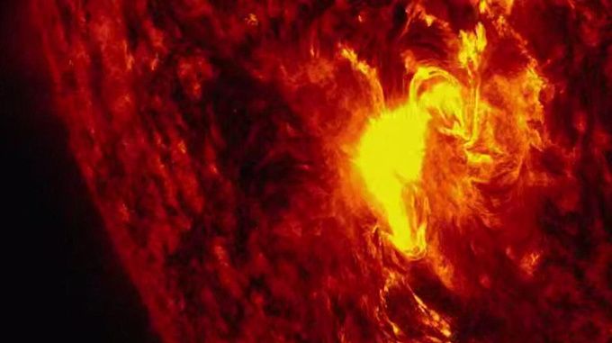 На Солнце впервые за два месяца произошла вспышка высшего уровня