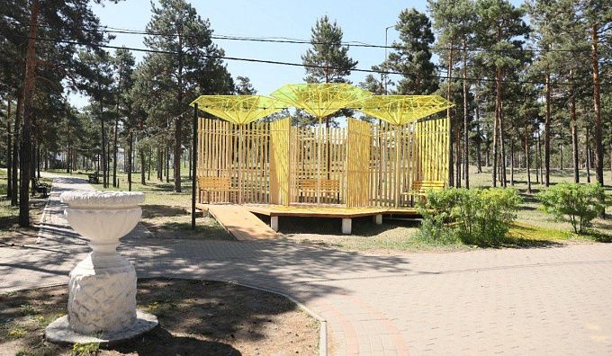 В парках Улан-Удэ возводят крытые зоны отдыха