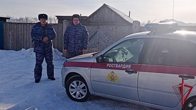 В Бурятии росгвардейцы спасли человека на пожаре