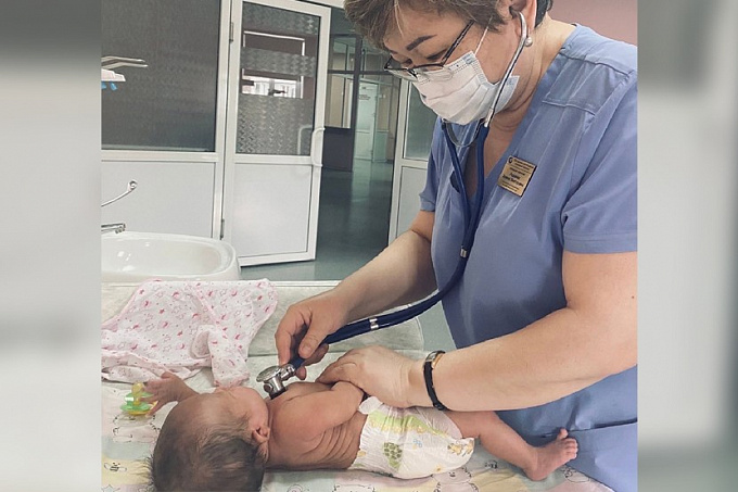 В Улан-Удэ из больницы выписали родившегося с одним легким ребенка