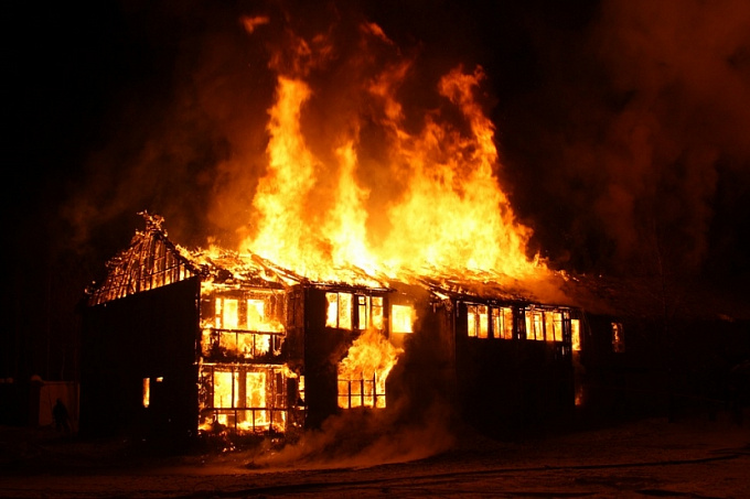 В Улан-Удэ горел двухэтажный дом