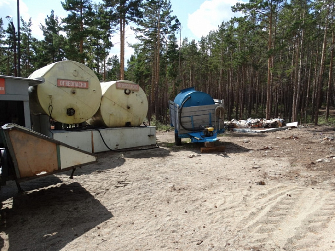 База отдыха на Байкале закапывала кучи мусора в лесу и сливала нефть в почву