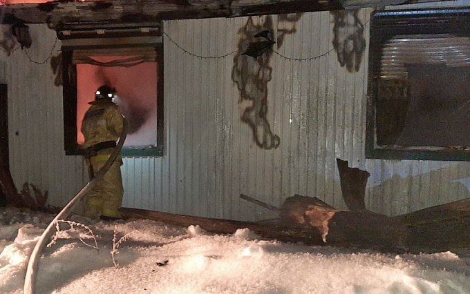Пять человек погибли на пожаре в Иркутской области