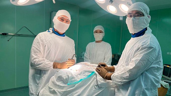 Упала и сломала позвонки: в Улан-Удэ нейрохирурги спасли женщину от паралича