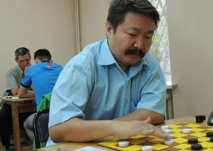Гроссмейстер из Бурятии занял первое место на чемпионате СФО по шашкам