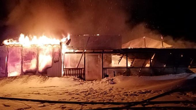В Бурятии полностью сгорело кафе