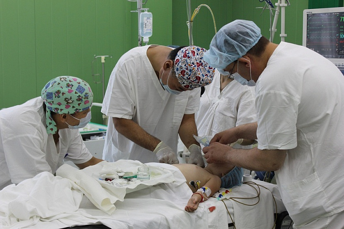 В Бурятии впервые провели сложные операции детям с пороком сердца