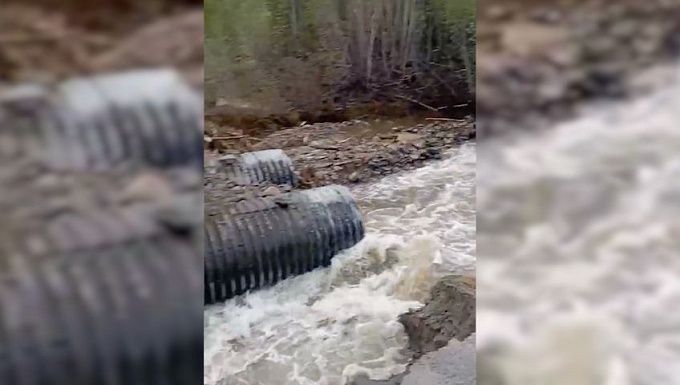 В районе Бурятии за ночь восстановили размытую дорогу