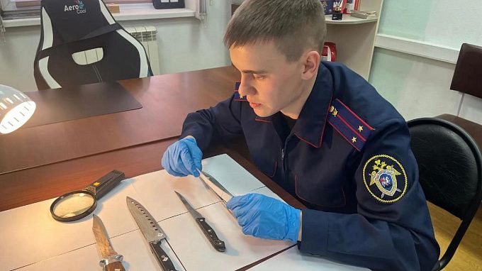 Ударила ножом и сковородой: улан-удэнка чуть не убила дочь собутыльника