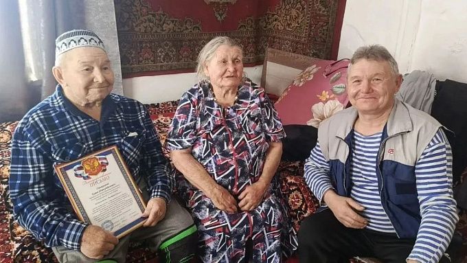 В Бурятии ветеран труда отметил 90-летний юбилей
