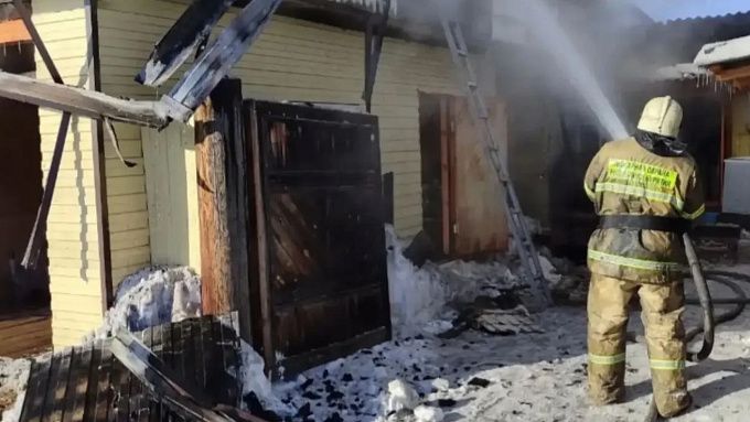 Мансарда жилого дома сгорела в Улан-Удэ