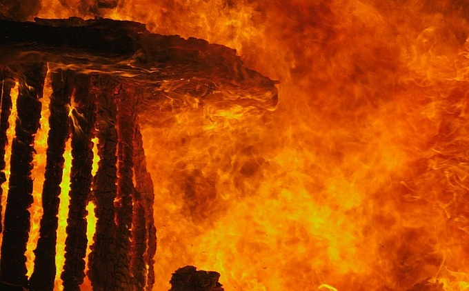 В Бурятии женщина погибла, не сумев выбраться из горящего дома