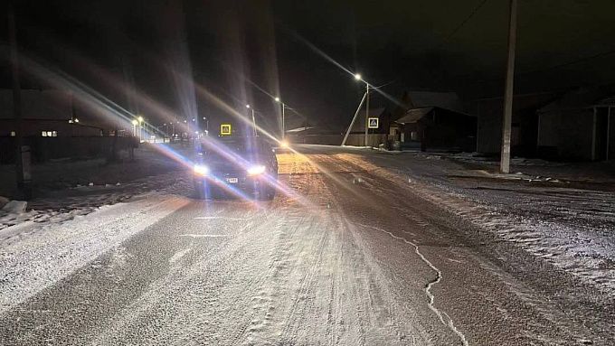 Водитель легковушки сбил женщину в районе Бурятии 