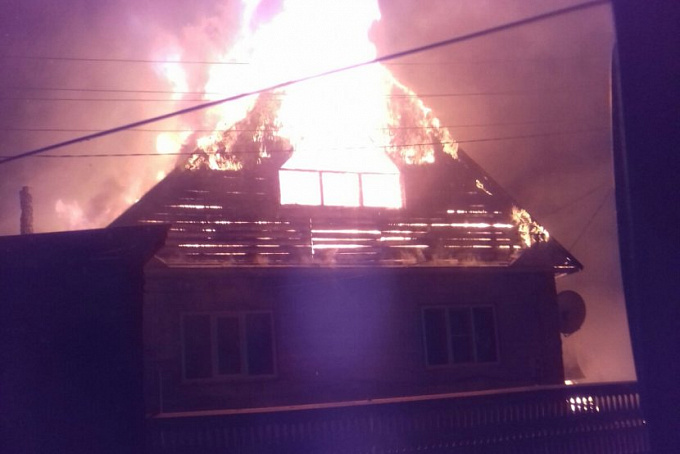 В Бурятии горел дом многодетной семьи