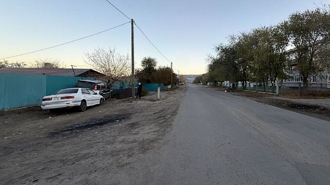 Водитель без прав врезался в стоящий автомобиль в Бурятии