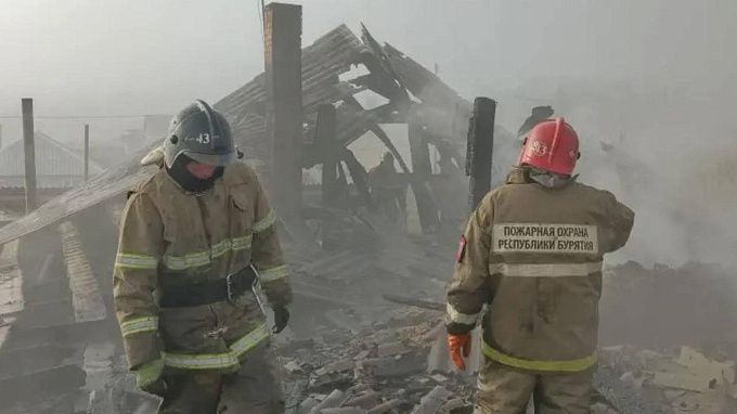 Двухквартирный дом горел в районе Бурятии