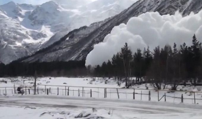 О возможных лавинах предупредили автомобилистов на севере Бурятии