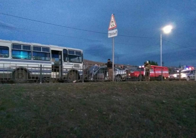 В Бурятии легковушка врезалась в автобус, двое погибли