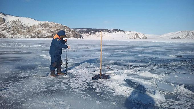 Двое рыбаков бесследно пропали на Байкале