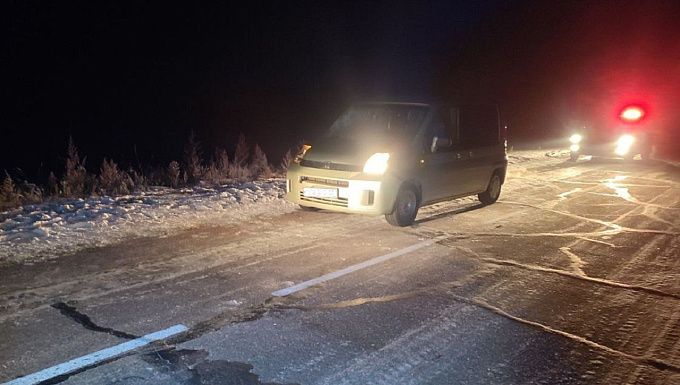 В Бурятии под колеса попал шедший вдоль дороги пешеход В Бурятии под колеса попал шедший вдоль дороги пешеход