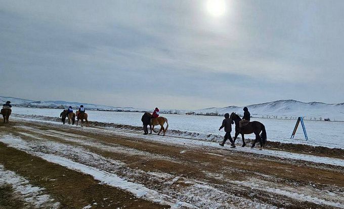 Традиционные скачки на лошадях аборигенной породы прошли в Бурятии