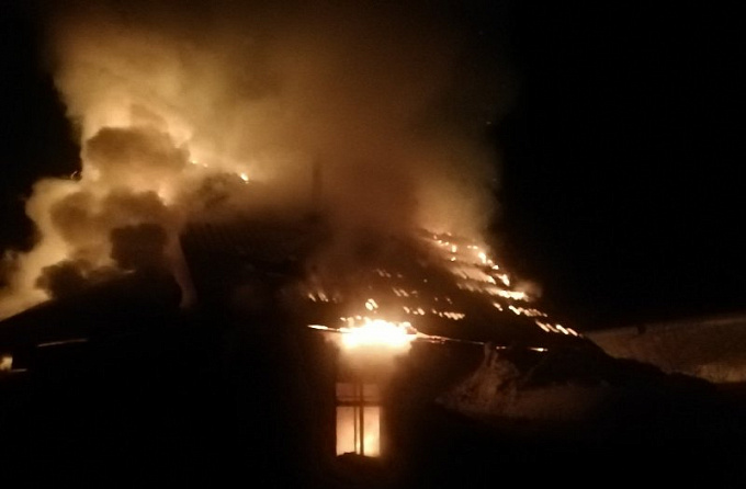 В Бурятии из-за пожаров две семьи остались без крыши над головой