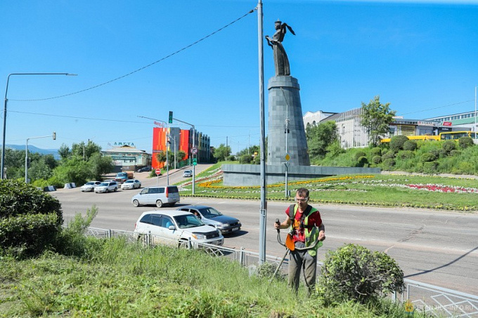 В Горлесхозе объяснили, почему Улан-Удэ зарос травой