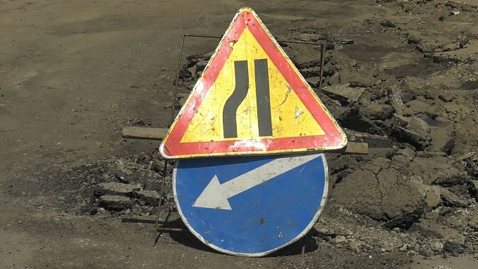 На дороге в районе Бурятии заставили заменить дорожные знаки и залатать ямы