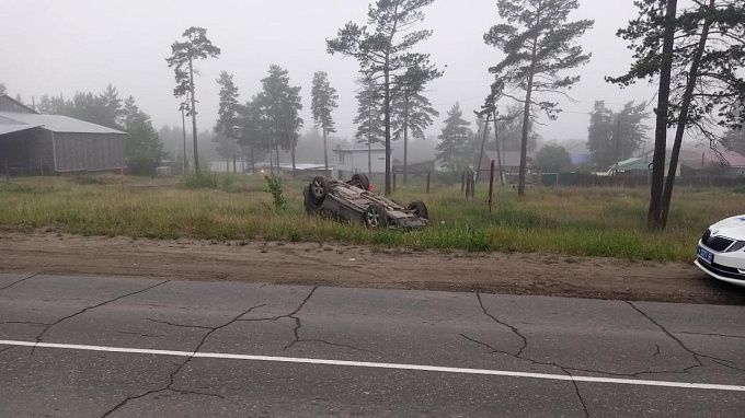 Двое мужчин пострадали в опрокинувшемся «Лексусе» в Бурятии