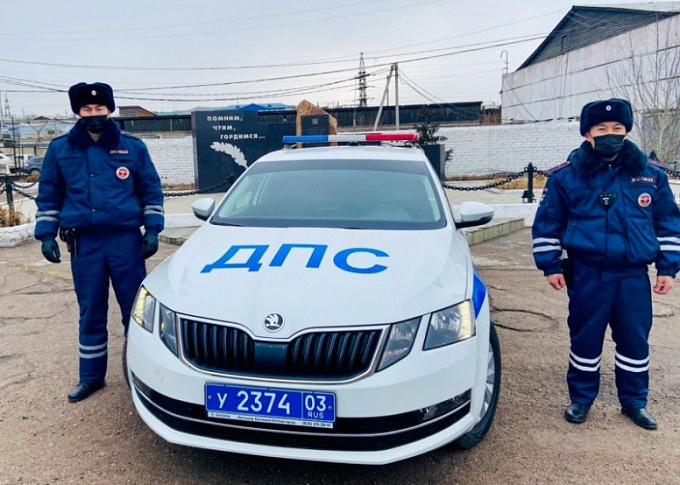 В Улан-Удэ сотрудники ДПС доставили в больницу ребенка с травмой головы