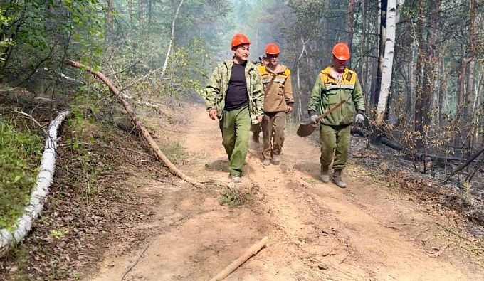 Два пожара уничтожают тайгу в Бурятии