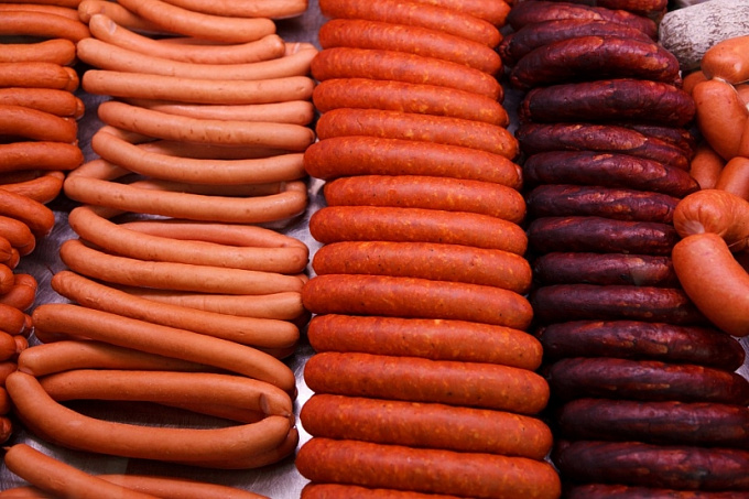 Более трех тонн фальсифицированной колбасы обнаружили в Бурятии