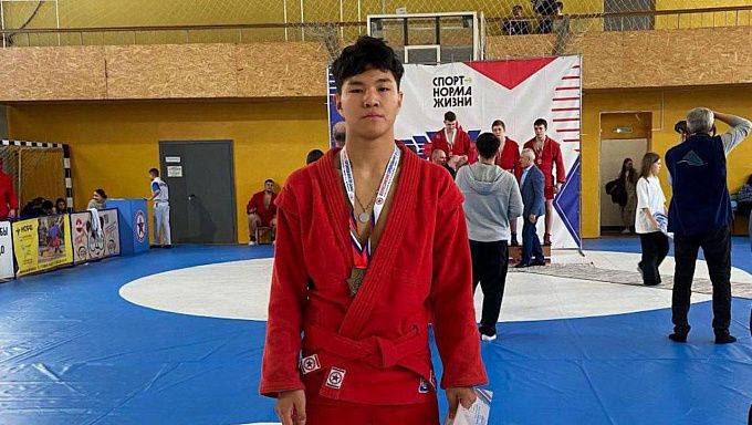 Самбист из Бурятии завоевал медаль на всероссийских соревнованиях