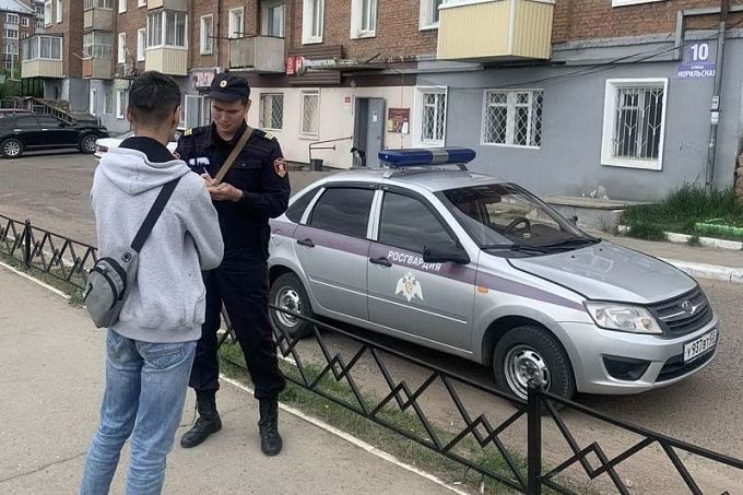 В Улан-Удэ преступника в розыске выдало одно движение головой