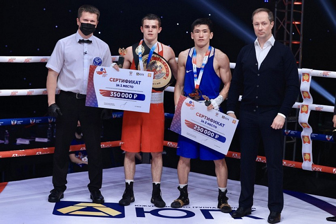 Боксер из Бурятии завоевал серебро на молодежном чемпионате России