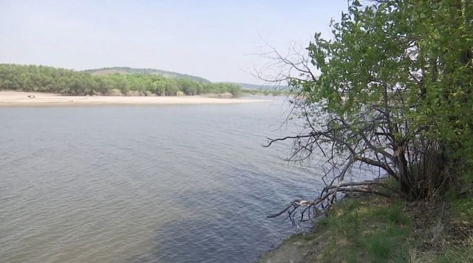 Аэролодка с людьми перевернулась на реке в Бурятии 
