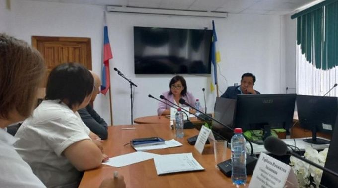 Коровы мешают установить памятник на могиле участника СВО в Бурятии