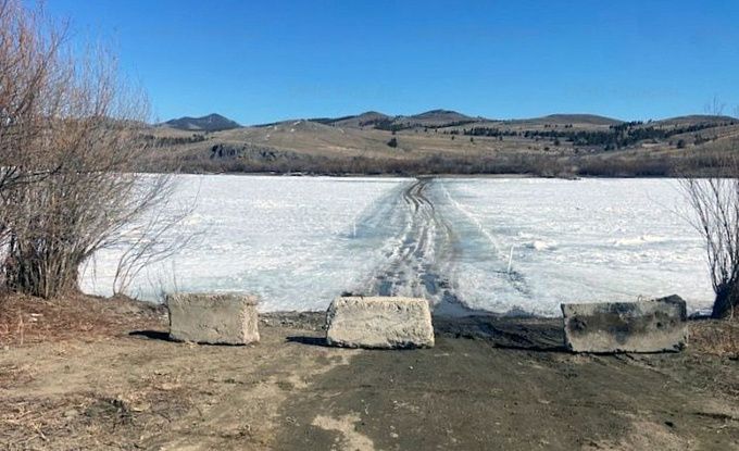 В Бурятии закрыли еще две ледовые переправы