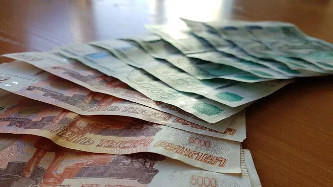 В Бурятии наивные супруги «заняли» лжеподруге матери почти 100 тысяч