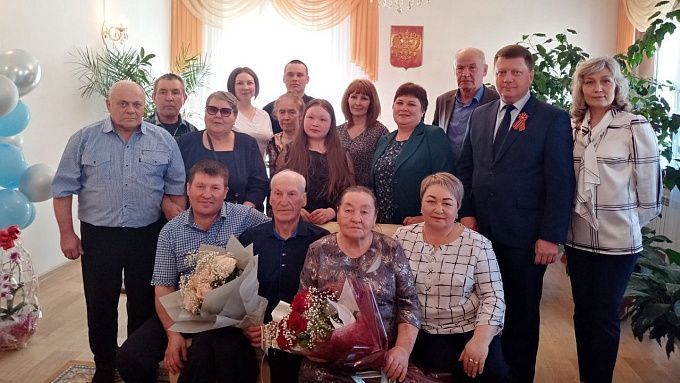 «Любовь с первого взгляда»: В Бурятии супруги отпраздновали золотую свадьбу
