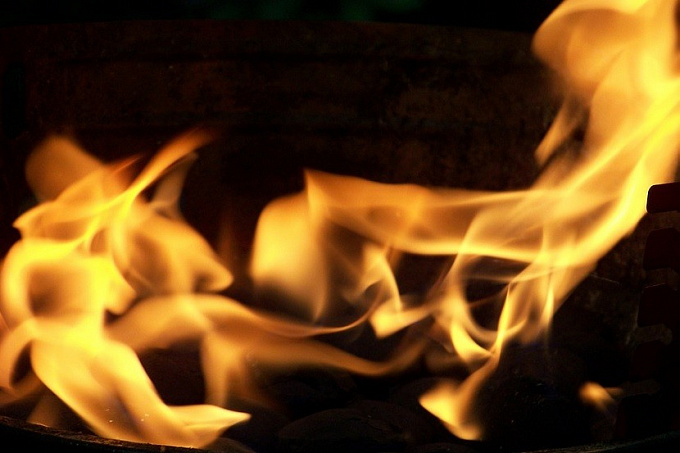 В Бурятии женщина обожгла ноги на пожаре