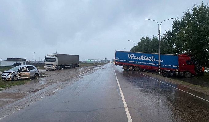 Легковушка устроила ДТП с фурой в районе Бурятии