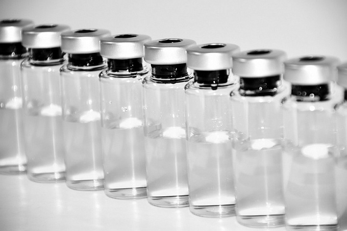 Вакцины от COVID-19 включат в перечень жизненно необходимых препаратов