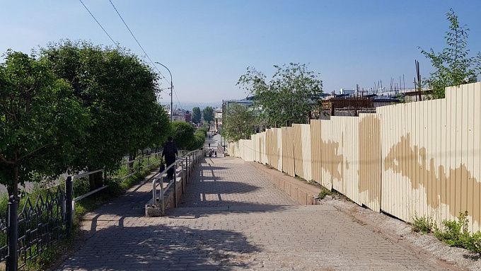 В центре Улан-Удэ вновь расширили тротуар для пешеходов