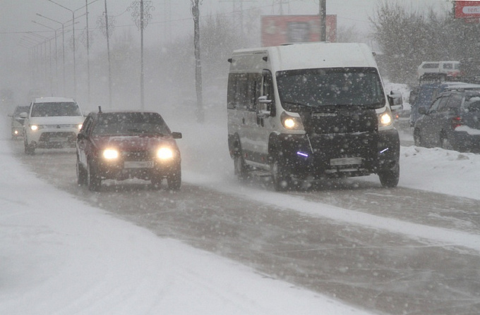 Вниманию водителей: На дорогах Бурятии снежные накаты и гололедица