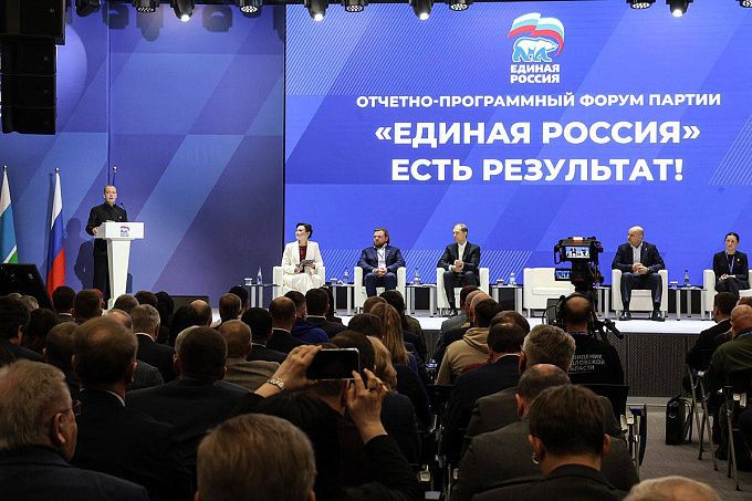 Денис Мантуров: Доля современного оружия ВС РФ превысила 70% благодаря поддержке «Единой России» и координации Совбеза