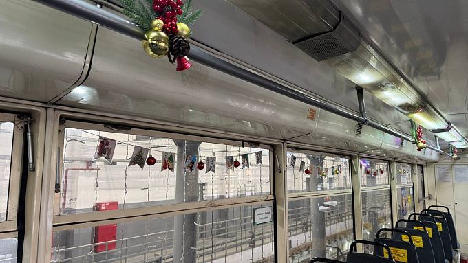 Трамваи в Улан-Удэ продолжают украшать к Новому году