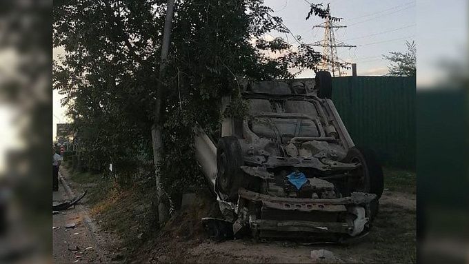 В центре Улан-Удэ иномарка сбила столб