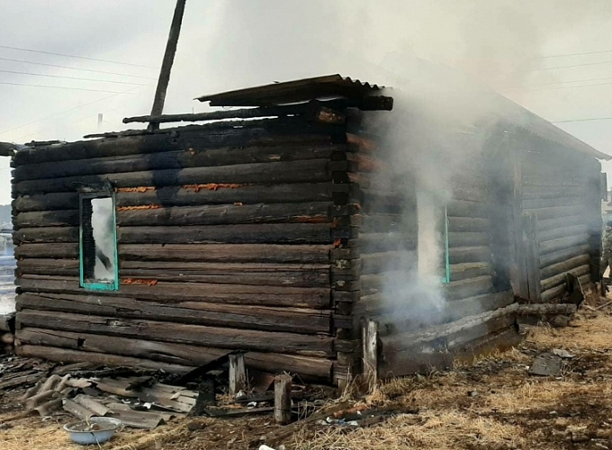 В Бурятии школьник вытащил из горящего дома четверых детей